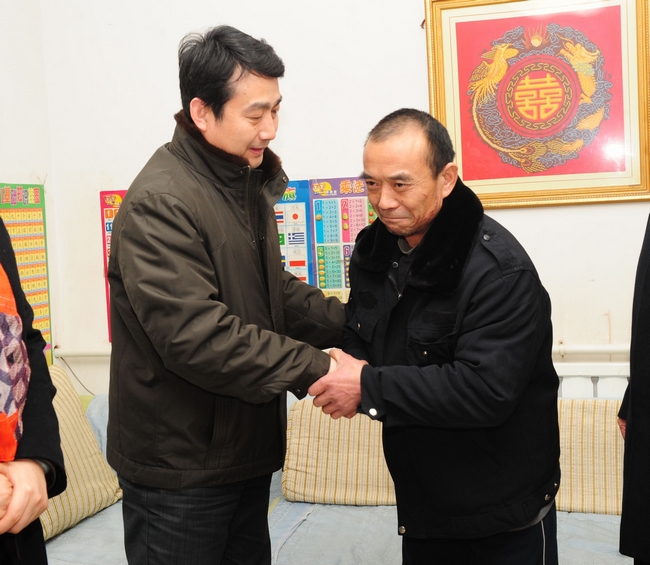 集团公司开展走访慰问困难职工活动