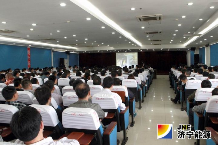 阳城煤电组织观看党的群众路线教育实践活动专题片