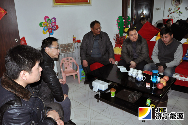 花园煤矿开展节前走访慰问困难职工活动