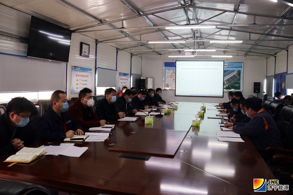 1581493485862427.jpg 2020年2月11日,集团公司党委委员、副总经理兼济矿物流公司董事长闵维出席济矿物流公司一月份经济运行活动分析会,并就疫情防控和经营、二期项目建设工作进行安排部署。-会场(王传钧 摄).JPG