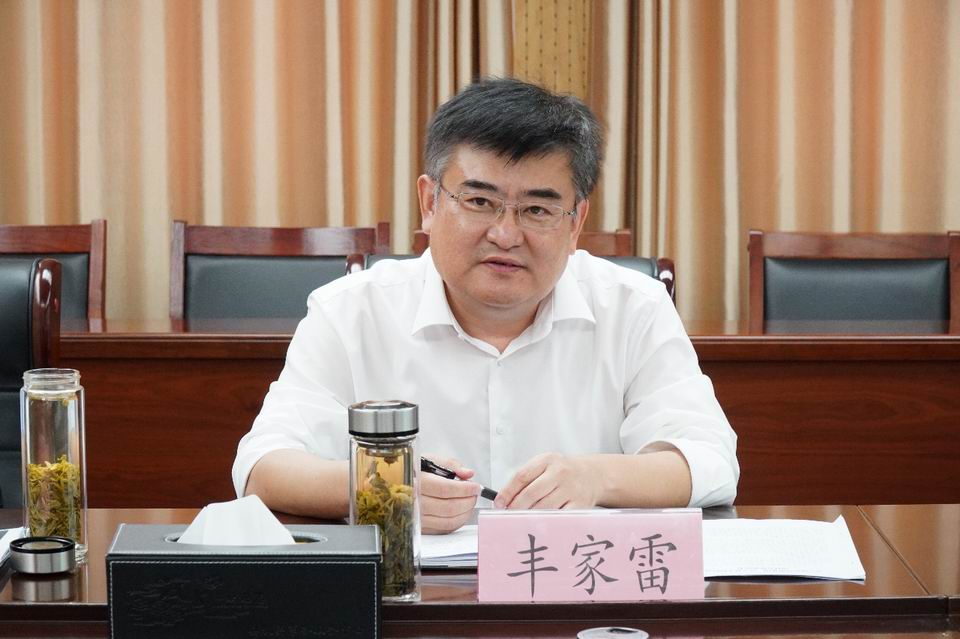 1601474111562113.jpg 张广宇陪同丰家雷到汶上县委县政府进行座谈交流3.jpg