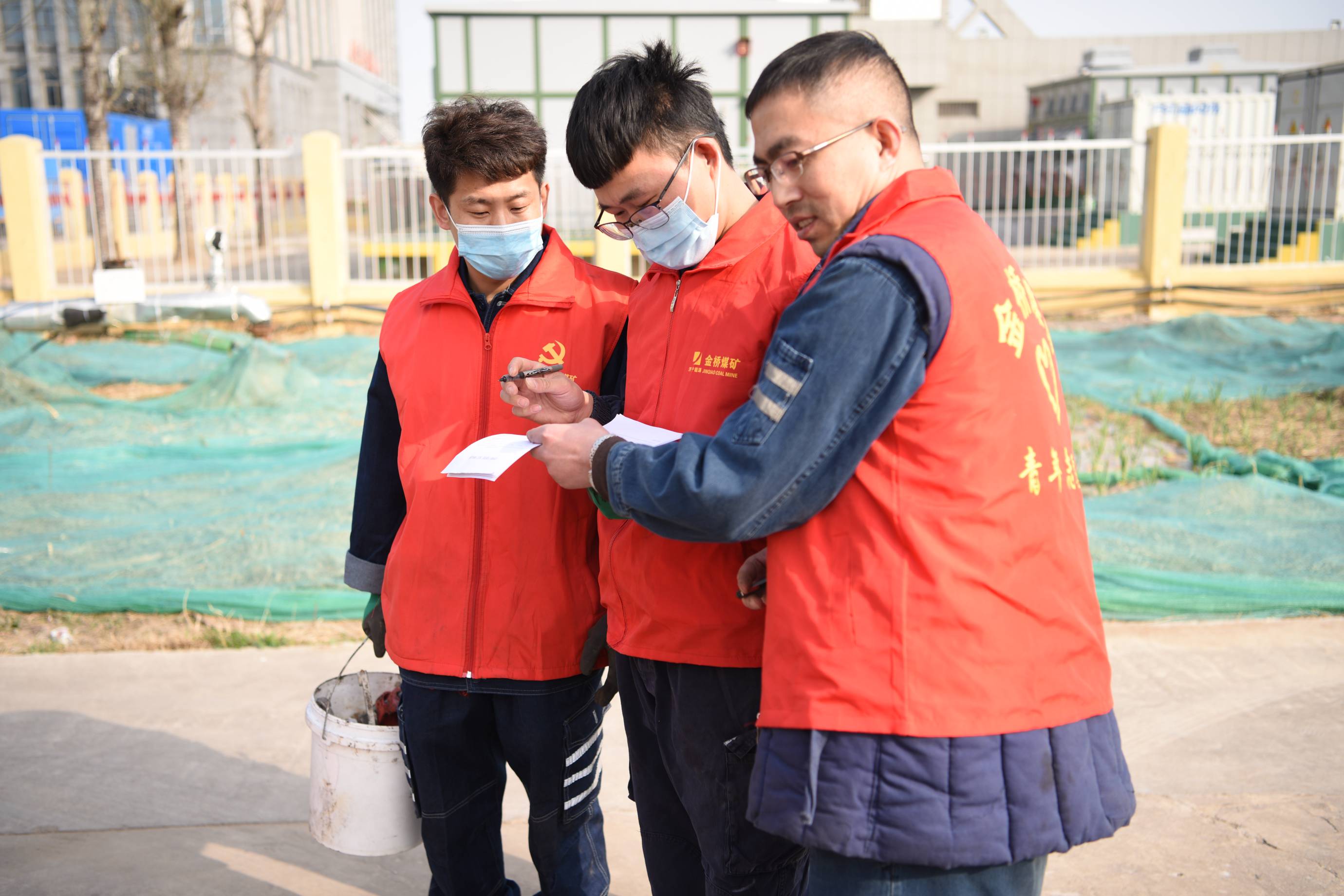 1614161189324409.jpg 2021年2月23日,金桥煤矿开展节支降耗“淘宝”活动(孙欢 摄) (1)(1).jpg