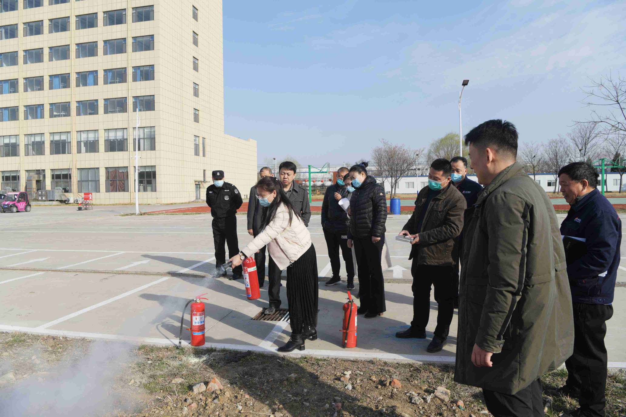 1614163213875632.jpg 致远教育组织开展消防安全知识培训和演练-2(1)(1).jpg