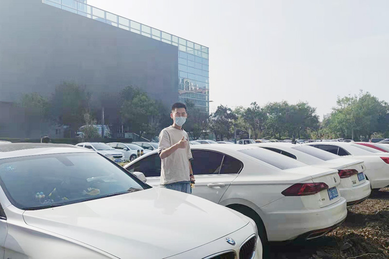 1629358175414625.jpg 2021年8月17日,运河煤矿运兴分公司集团项目部增设临时停车位获职工点赞(胡彬 王超).jpg