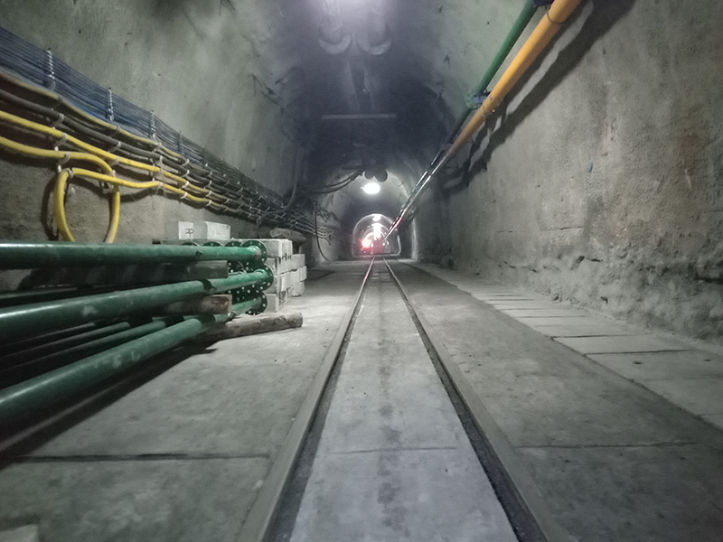 1640653338752121.jpg 霄云煤矿轨道标准提升.jpg