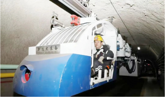 霄云煤矿构建单轨吊“集装箱”式运输网络