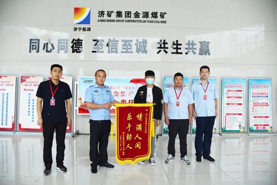 暖心丨生死瞬间，他从死神手中抢回女子生命