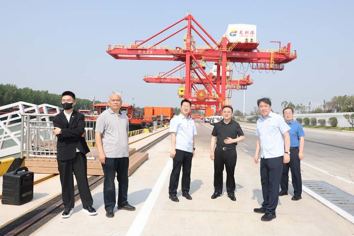 王宏伟到龙拱港督导工程项目进展情况