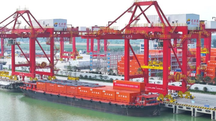 聚焦 | 突破10万标箱！济宁能源港航集团内河集装箱年吞吐量创新高