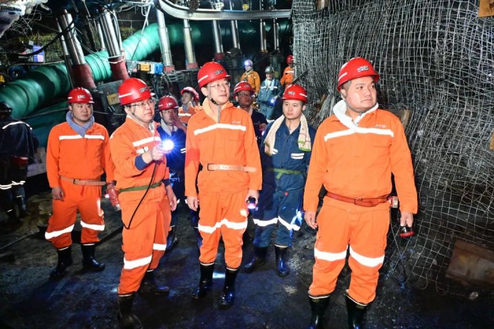 王崇景“四不两直”到金桥煤矿检查指导