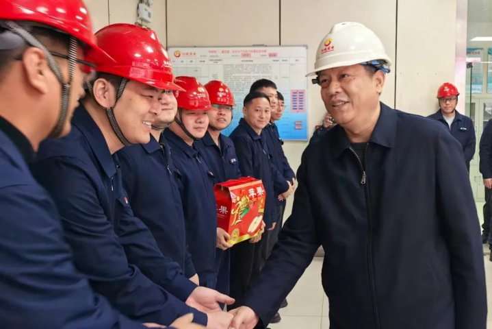 张广宇大年初一到阳城煤电看望慰问一线干部职工