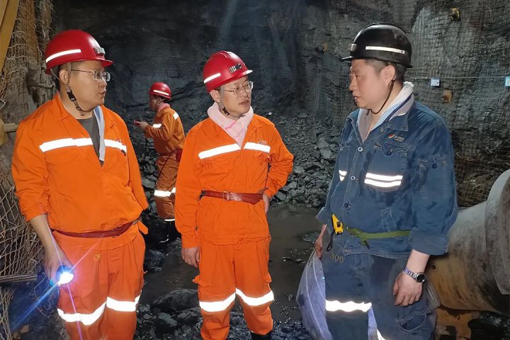 王崇景到花园煤矿调研指导工作