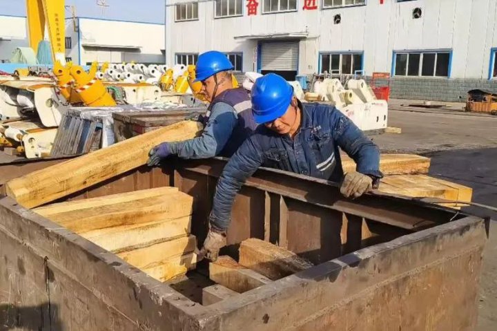 花园煤矿“道木箱车plus版”满载上轨