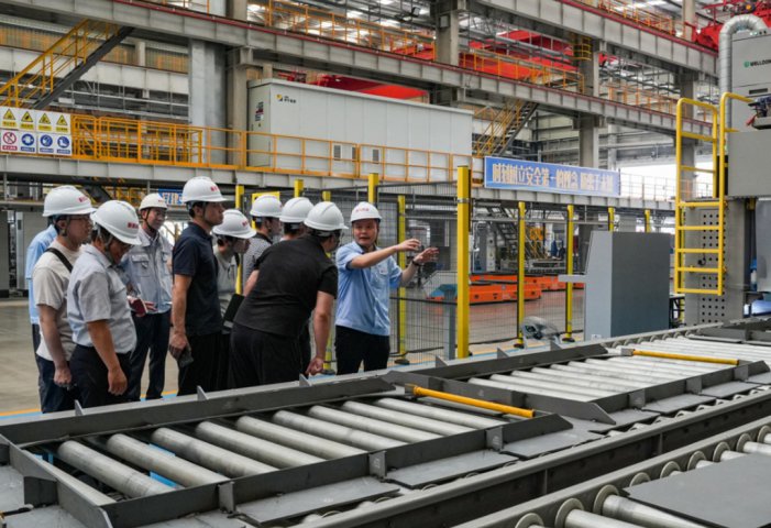 现代重工尾浦船厂客人参观新能船业，共谋绿智发展