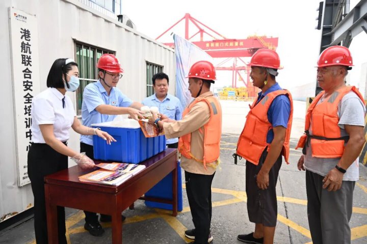 从“舌尖”到“心尖”，梁山港暖心服务织密船员“幸福网”