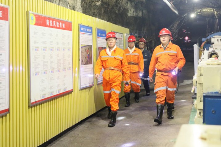王崇景到运河煤矿检查指导工作
